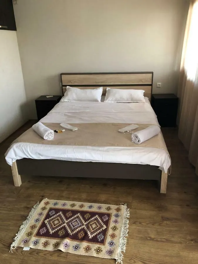 Only Flowers Girls Hostel 0*, Tbilisi